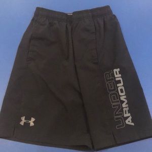 Mens black under armor shorts with pockets